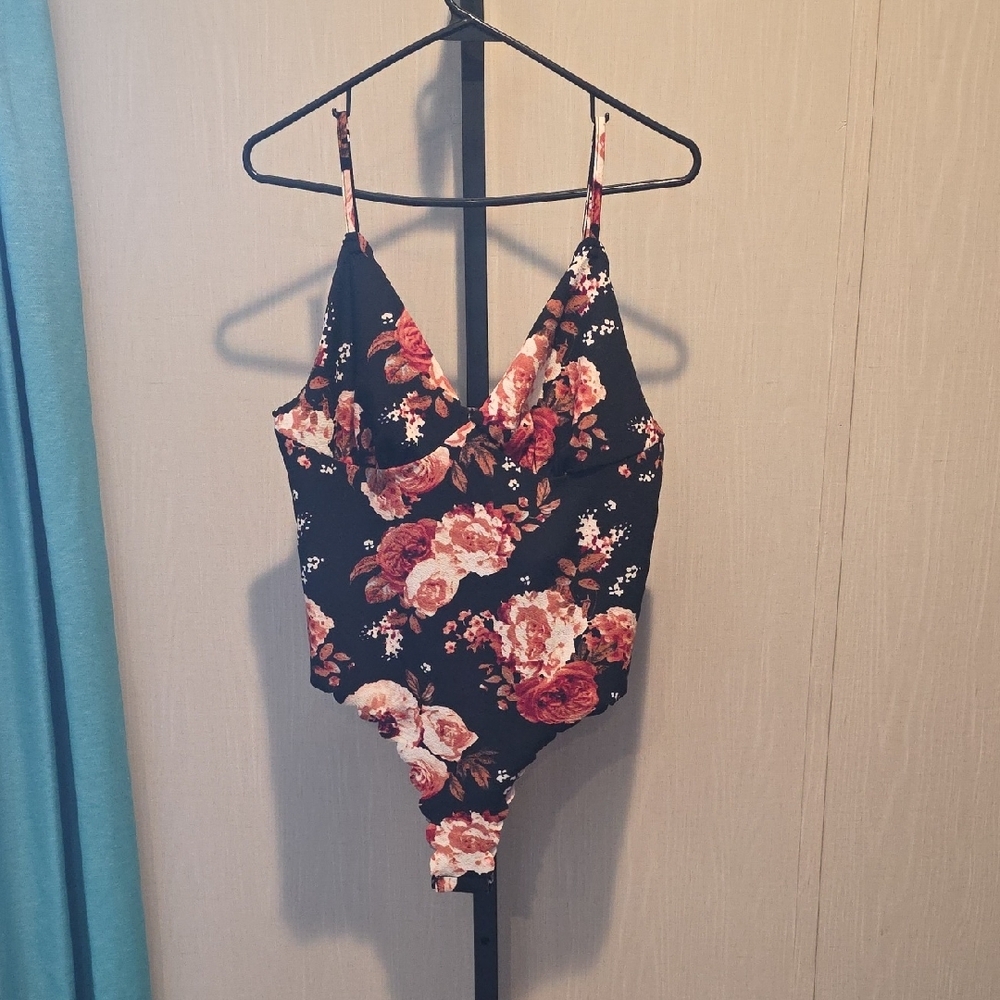 (J45) SHEIN Curve 1XL Black and Pink Floral Bodysuit